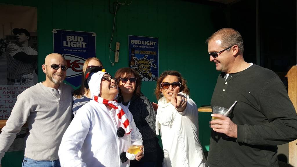 Quincys Bar & Grill | restaurant | 2047 N West St, Wichita, KS 67203, USA | 3169428200 OR +1 316-942-8200