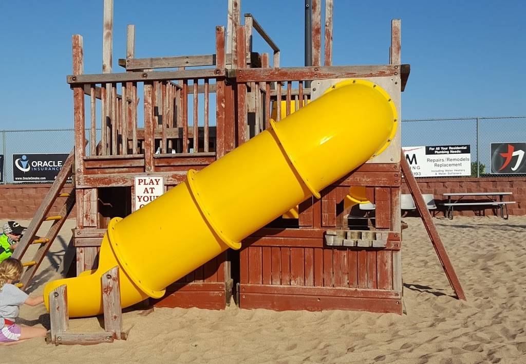 Spikers Sports & Spirits | restaurant | 20227 Husker Dr, Gretna, NE 68028, USA | 4023324466 OR +1 402-332-4466