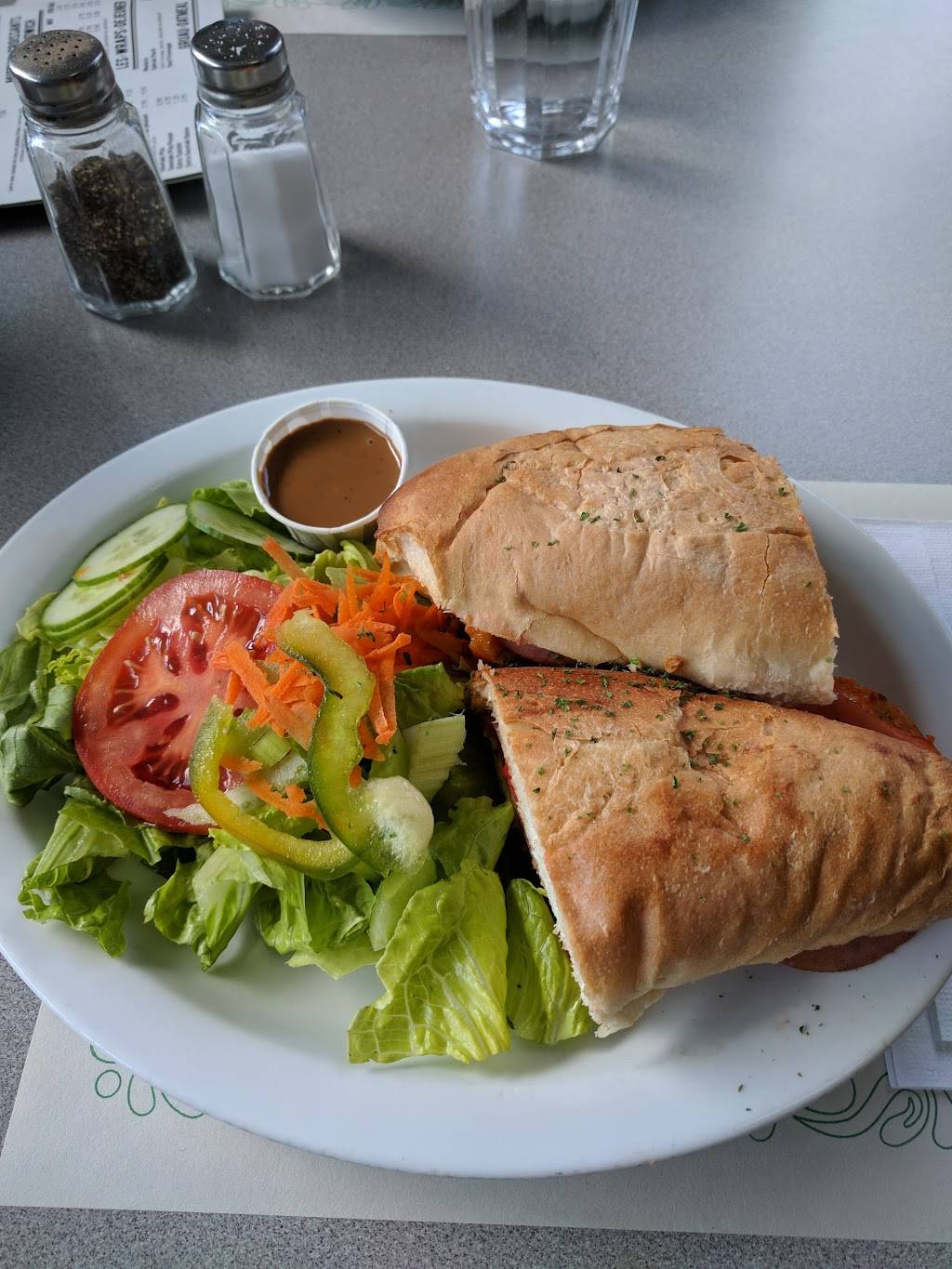 Pare Restaurant | restaurant | 5581 Rue Paré, Mont-Royal, QC H4P 1P7, Canada | 5147399161 OR +1 514-739-9161