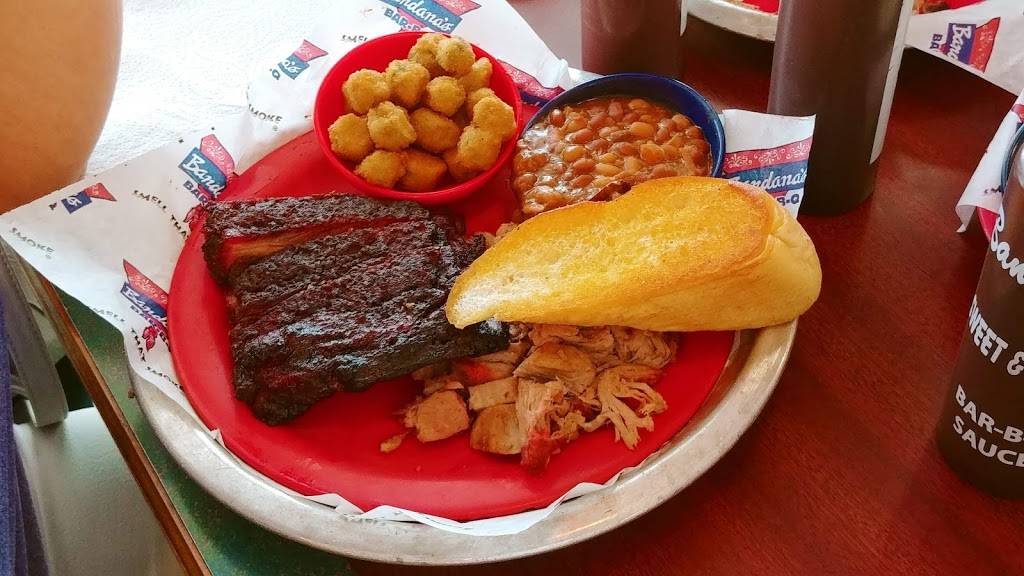 Bandanas Bar-B-Q | restaurant | 4 Commerce Dr, Collinsville, IL 62234, USA | 6183444476 OR +1 618-344-4476