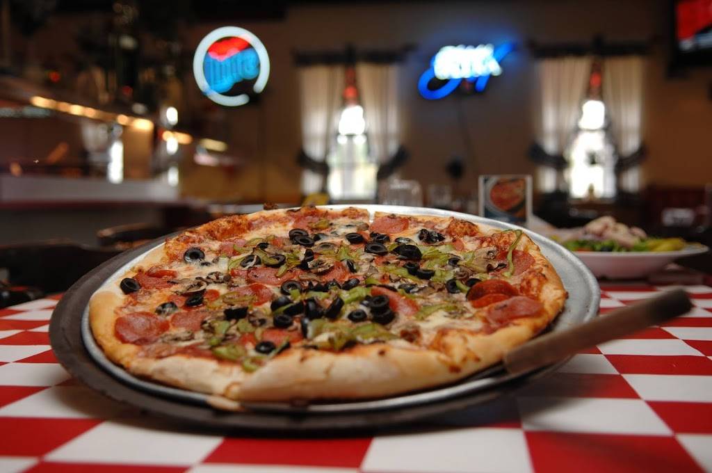 Lovezzolas Pizza & Sub | restaurant | 320 US-80, Pooler, GA 31322, USA | 9127486414 OR +1 912-748-6414