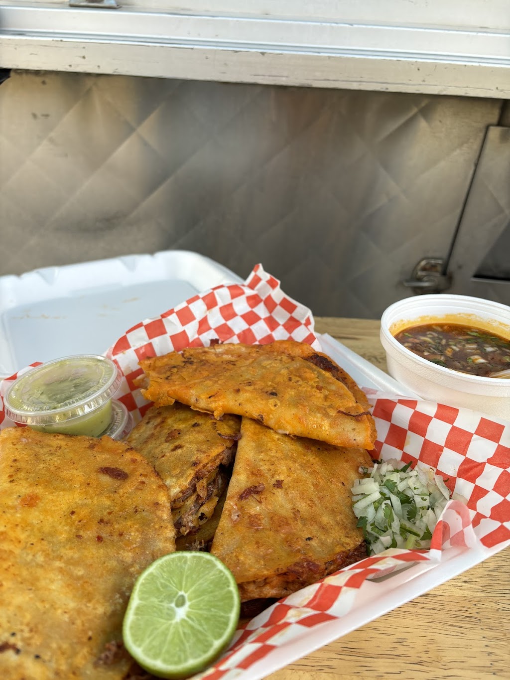 Susis Super Antojitos | restaurant | 12850 Buaro St, Garden Grove, CA 92840, USA | 7146310490 OR +1 714-631-0490