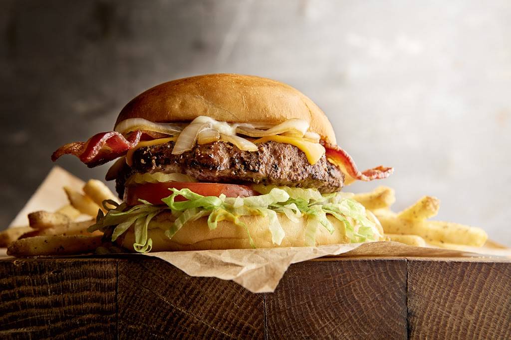 Twin Peaks | restaurant | 6650 N Fwy Service Rd E, Fort Worth, TX 76137, USA | 8177667462 OR +1 817-766-7462