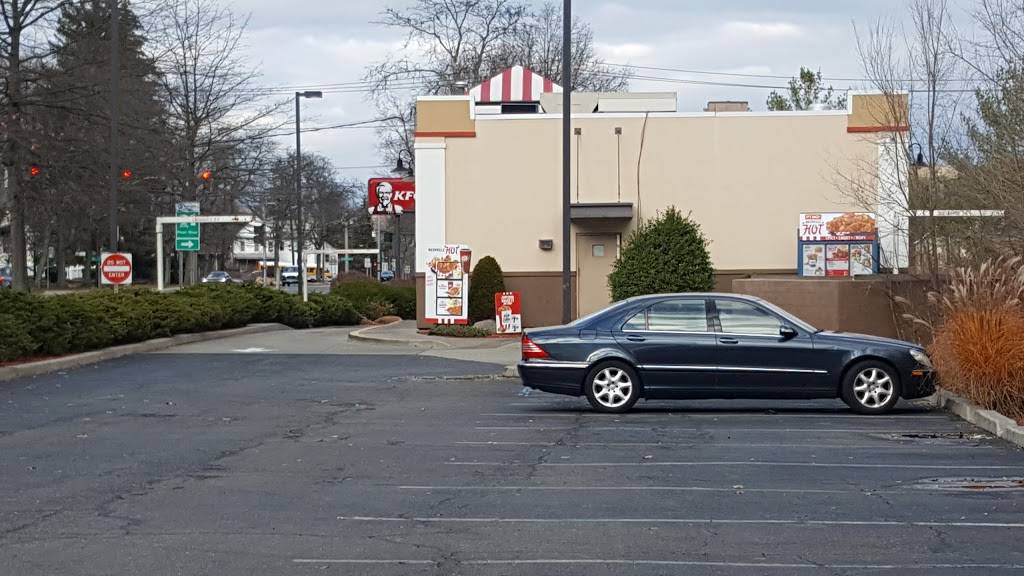 KFC | restaurant | 130 S Pearl St, Pearl River, NY 10965, USA | 8459201248 OR +1 845-920-1248