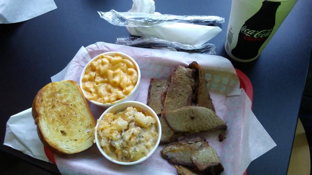 Smokey Ds BBQ | restaurant | 601 Locust St, Des Moines, IA 50309, USA | 5152453800 OR +1 515-245-3800