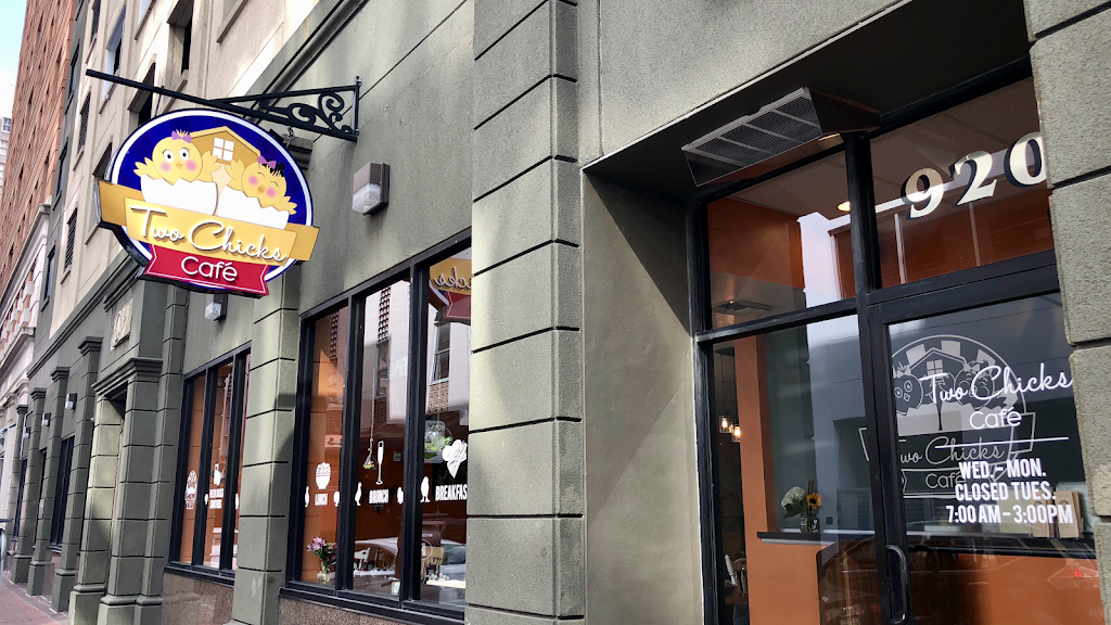 Two Chicks Café - CBD | restaurant | 920 Gravier St, New Orleans, LA 70112, USA | 5042187400 OR +1 504-218-7400