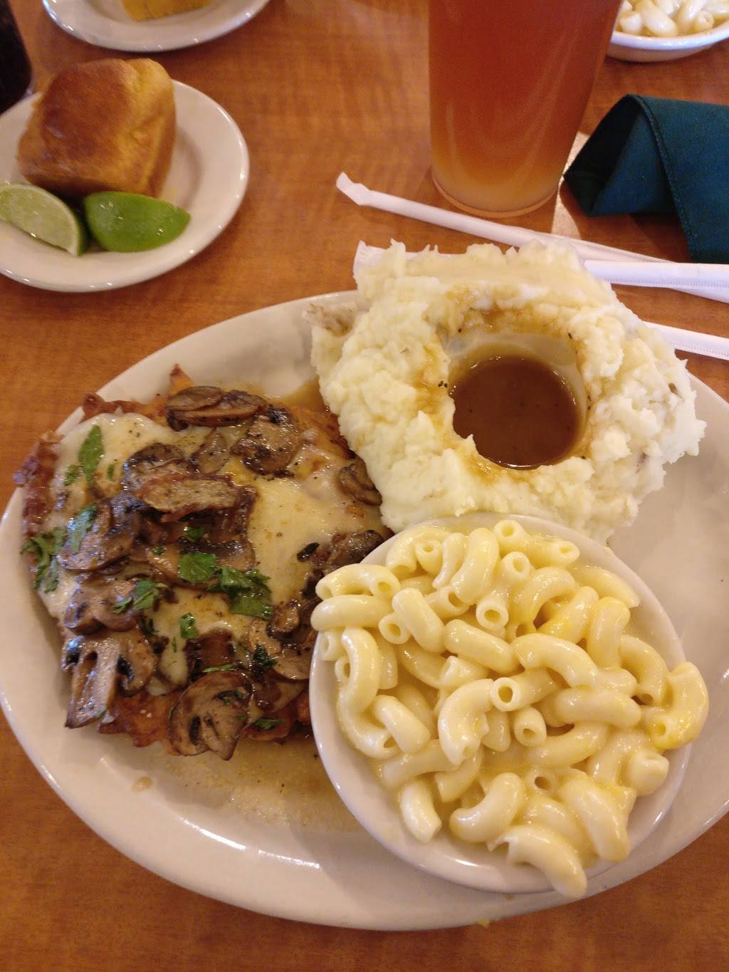 Lubys | restaurant | 944 SE Military Dr, San Antonio, TX 78214, USA | 2109247211 OR +1 210-924-7211