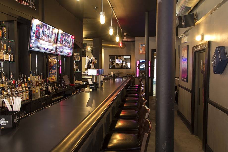 Hangar 11 Burgers & Brews | restaurant | 119-11 Metropolitan Ave, Kew Gardens, NY 11415, USA | 7184418100 OR +1 718-441-8100