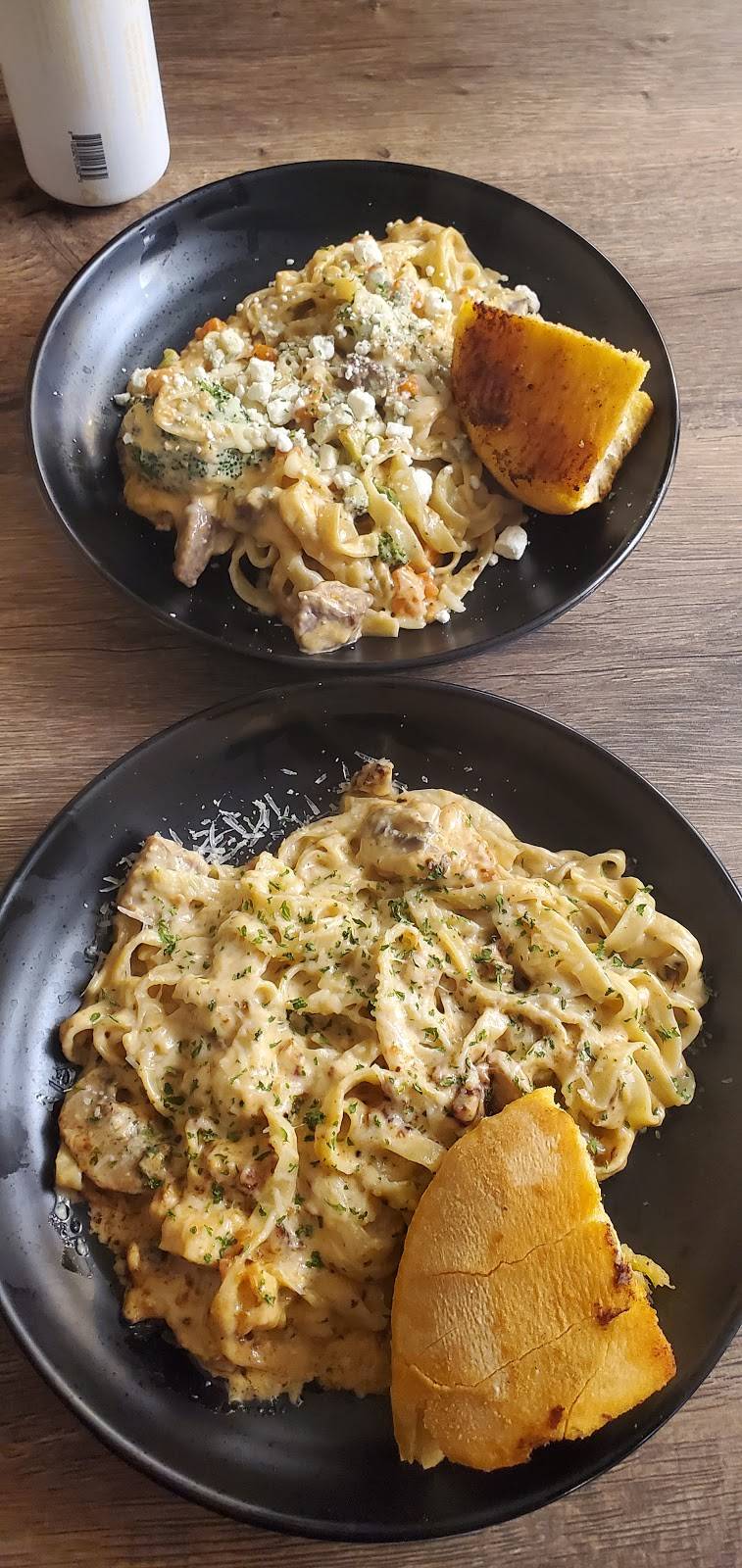 Tua Pasta Milwaukee | restaurant | 100 E Wisconsin Ave LL101, Milwaukee, WI 53202, USA | 4149884016 OR +1 414-988-4016