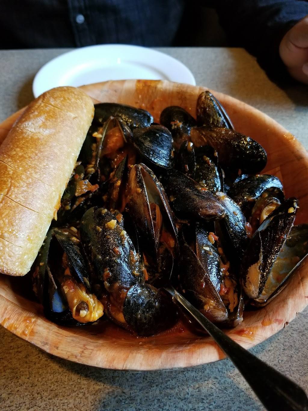 Tailgaters Sports Bar & Grille | restaurant | 337 W White Horse Pike, Egg Harbor City, NJ 08215, USA | 6098049000 OR +1 609-804-9000