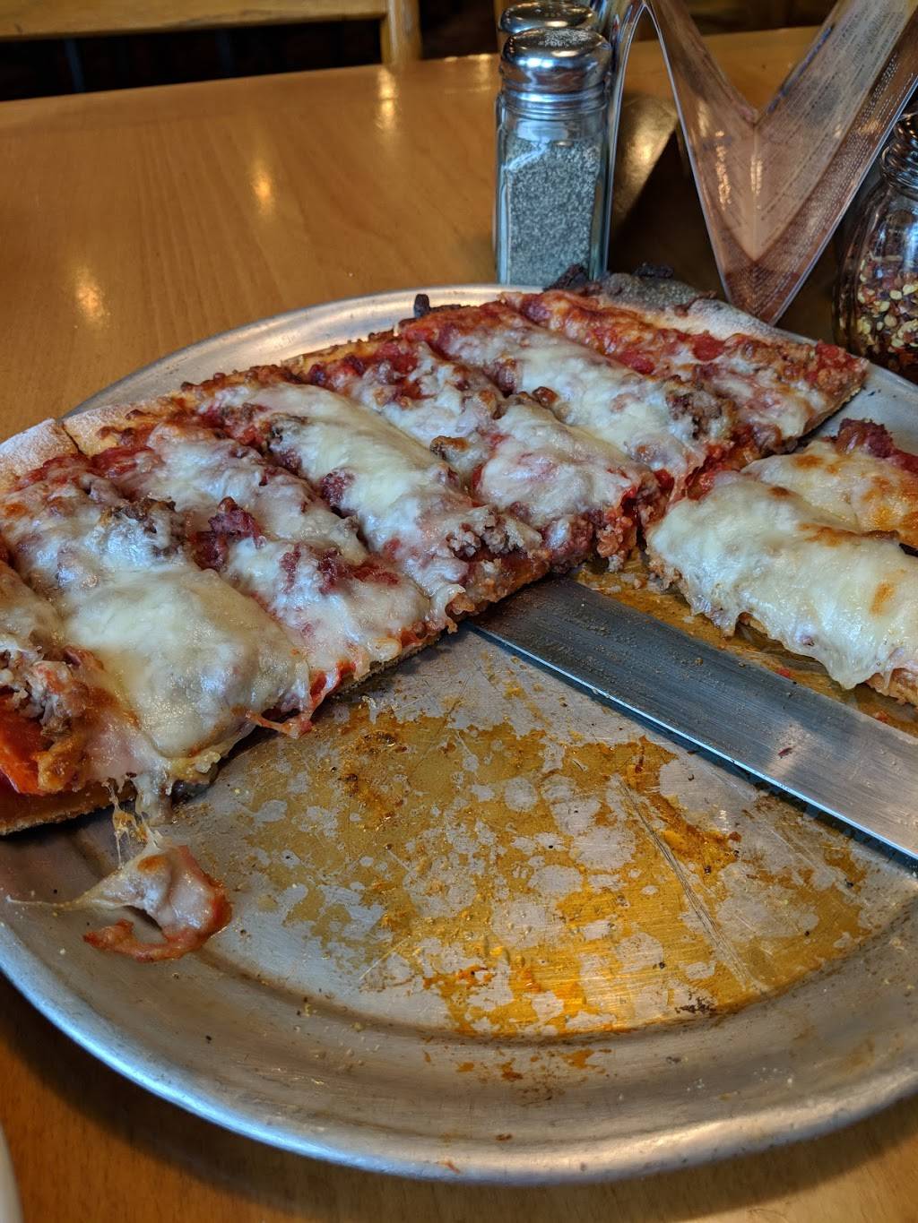 Muddy Waters Pizza Pub | restaurant | 207 W Blackhawk Ave, Prairie du Chien, WI 53821, USA | 6083801283 OR +1 608-380-1283