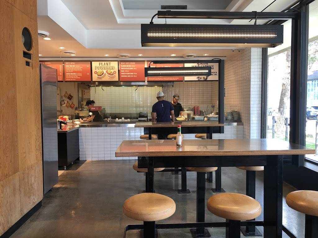Chipotle Mexican Grill | restaurant | 2323 Yonge St Unit 100, Toronto, ON M4P 2C9, Canada | 4164898601 OR +1 416-489-8601