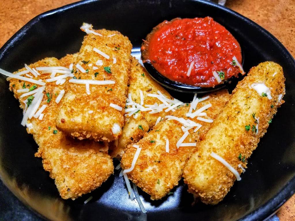 TGI Fridays | restaurant | 3535 Hempstead Turnpike, Levittown, NY 11756, USA | 5167961549 OR +1 516-796-1549