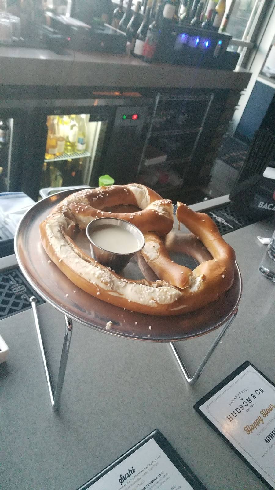 Hudson & Co. Bar and Grill | restaurant | Jersey City, NJ 07302, USA | 2016857330 OR +1 201-685-7330