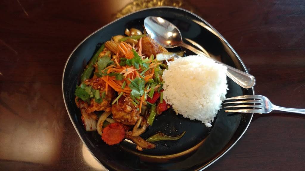 Bua Thai Fusion | restaurant | 8011 20th St SE, Lake Stevens, WA 98258, USA | 4253743889 OR +1 425-374-3889