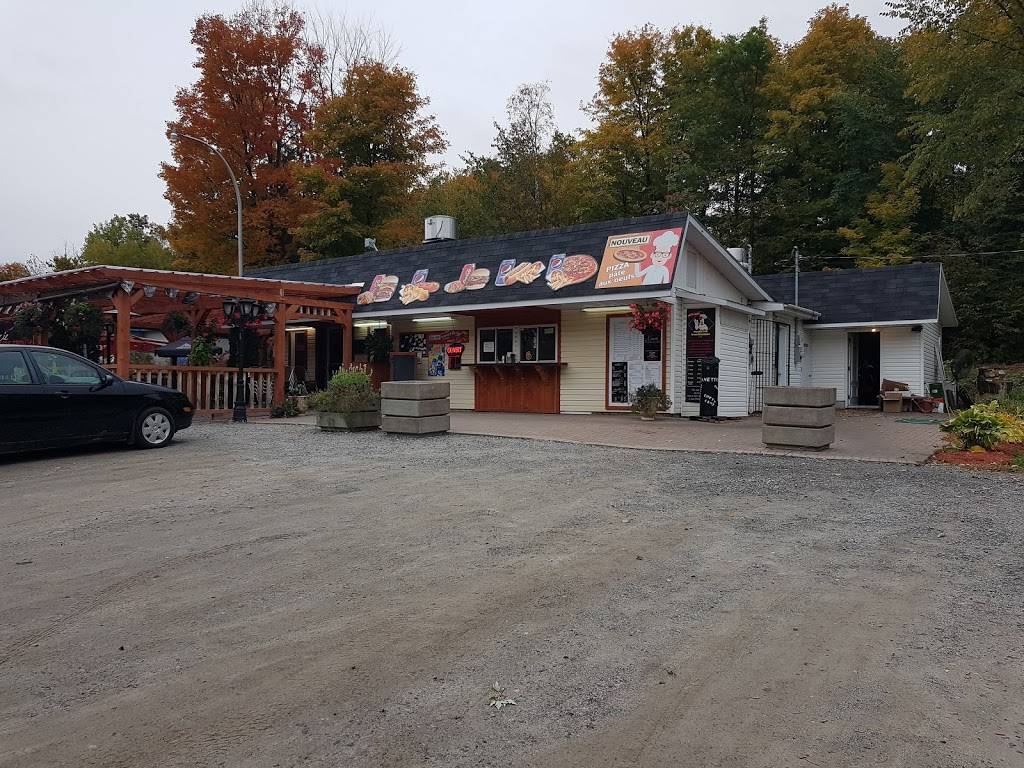 Marie Casse-Croute | restaurant | 291 QC-315, LAnge-Gardien, QC J8L 1G8, Canada | 8199861657 OR +1 819-986-1657