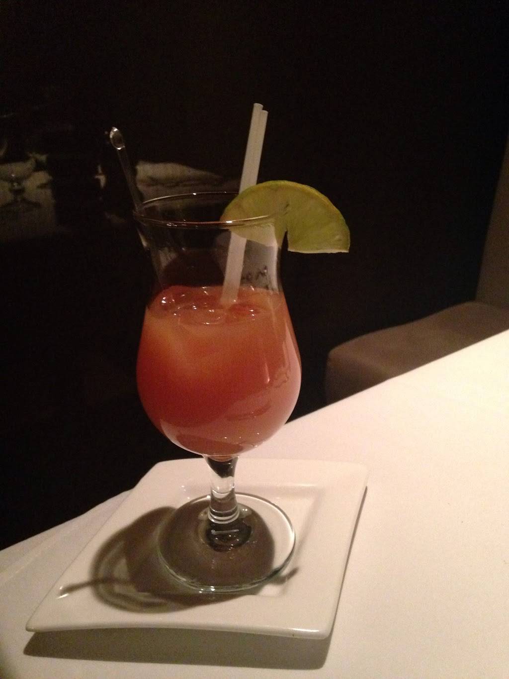 Le Communard | restaurant | 633 Bd Jutras E, Victoriaville, QC G6P 7H4, Canada | 8197587588 OR +1 819-758-7588