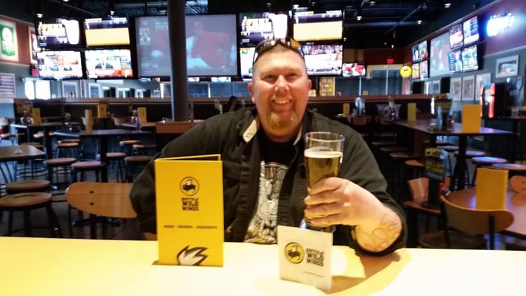 Buffalo Wild Wings | meal takeaway | 180 Main St, Saugus, MA 01906, USA | 7819412999 OR +1 781-941-2999