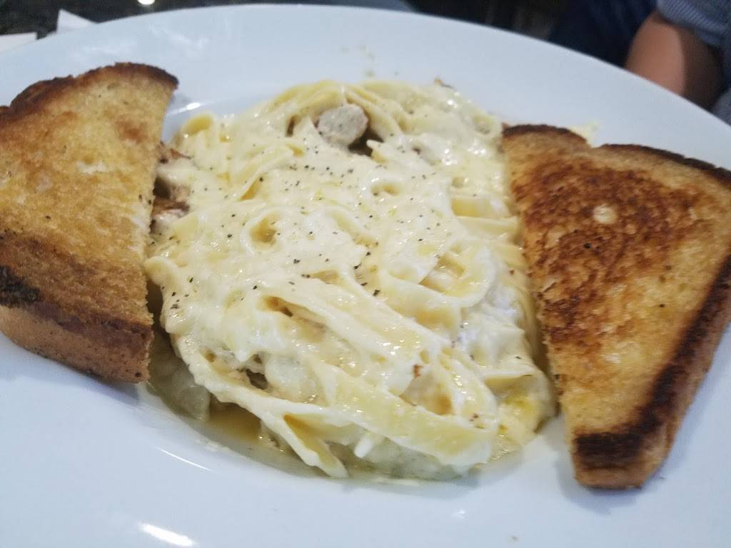 The Smoke House By Hoites | restaurant | 1300 Coles Ferry Pike, Lebanon, TN 37087, USA | 6154448300 OR +1 615-444-8300