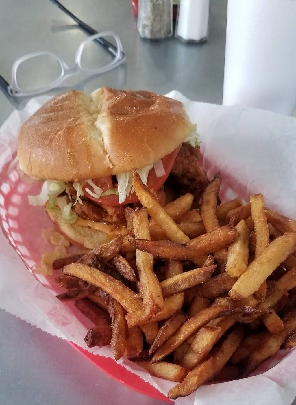 Iras Chicken | restaurant | 107 S Main St, Greer, SC 29650, USA | 8646555046 OR +1 864-655-5046