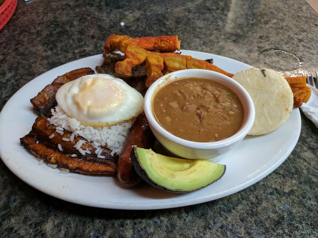 Mi Querida Colombia East | restaurant | 10438 E Colonial Dr, Orlando, FL 32817, USA | 4077044533 OR +1 407-704-4533