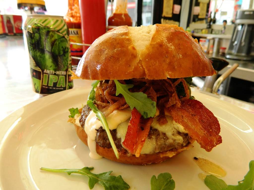 Bulldogs Grill | restaurant | 122 Main Street, Wauconda, IL 60084, USA | 8475268234 OR +1 847-526-8234