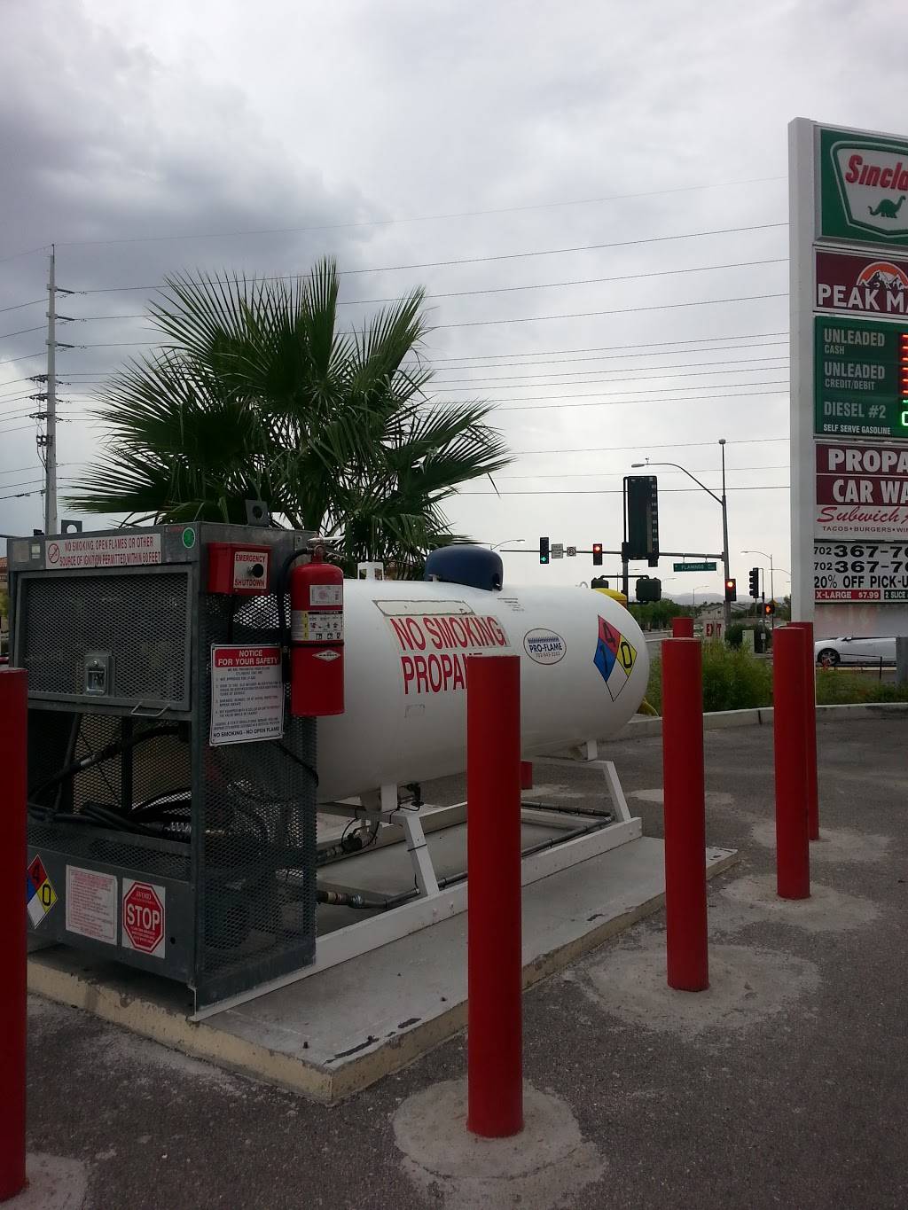 Peak Mart Car Wash | bakery | 9010 W Flamingo Rd, Las Vegas, NV 89147, USA | 7022338061 OR +1 702-233-8061