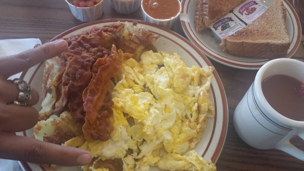 Cozy Corner Drive In | restaurant | 426 N Harbor Blvd, Santa Ana, CA 92703, USA | 7145543240 OR +1 714-554-3240