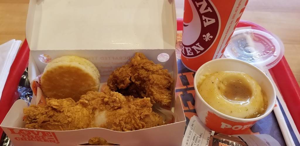 Popeyes Louisiana Kitchen | restaurant | 220 E 161st St, Bronx, NY 10451, USA | 9174719302 OR +1 917-471-9302