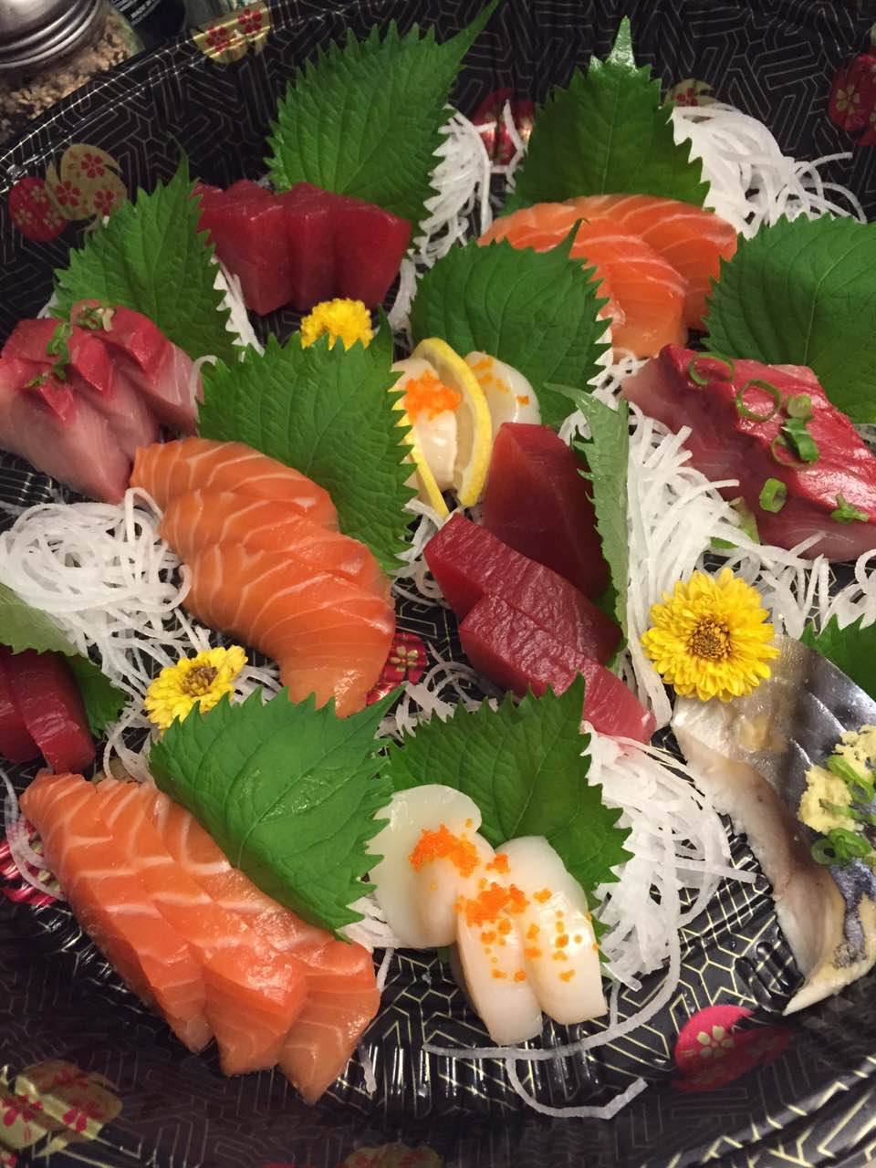 Sushi Mugen | restaurant | 1105 Queen St E, Toronto, ON M4M 1K7, Canada | 4164630114 OR +1 416-463-0114