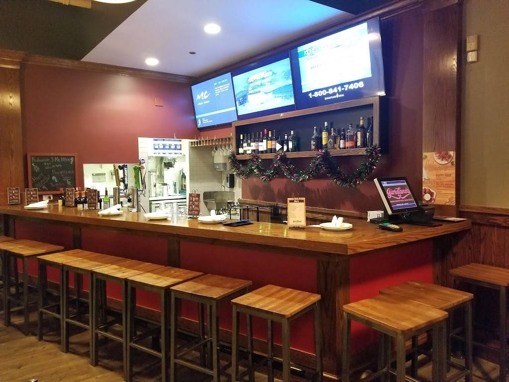 Giordanos | restaurant | 815 W Van Buren St, Chicago, IL 60607, USA | 3124211221 OR +1 312-421-1221