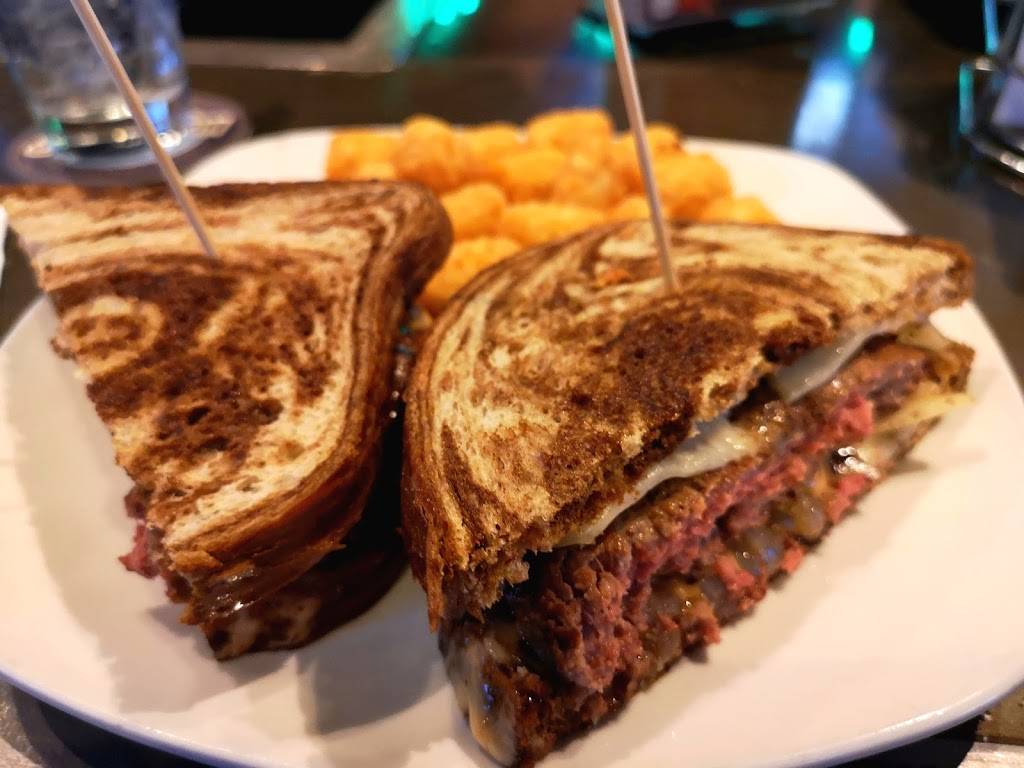 Sportsbook Bar and Grill | restaurant | 9660 E Arapahoe Rd, Greenwood Village, CO 80112, USA | 3037991300 OR +1 303-799-1300