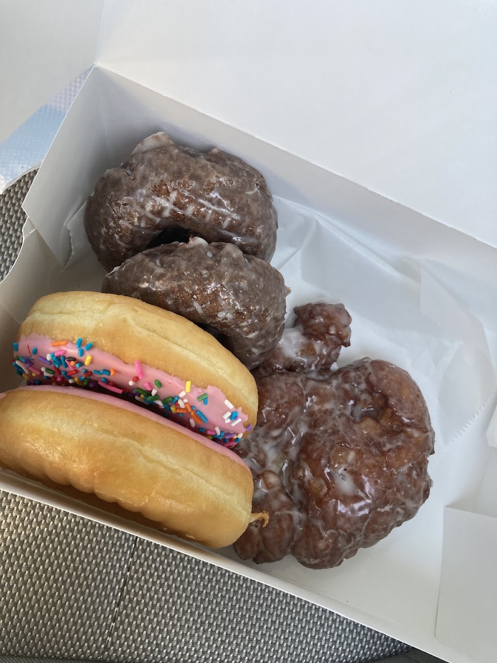 Hole In One Donuts | bakery | 923 Lithia Pinecrest Rd, Brandon, FL 33511, USA | 8134093550 OR +1 813-409-3550