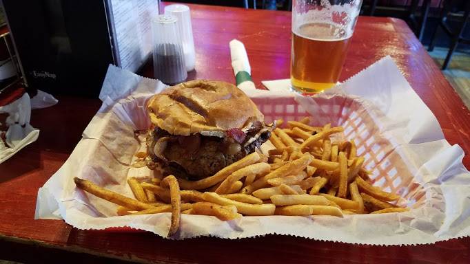 Dans Downtown Tavern | restaurant | 103 E Michigan Ave, Saline, MI 48176, USA | 7344293159 OR +1 734-429-3159