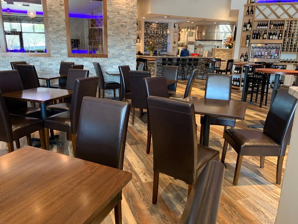 Yiannis Wine & Food | restaurant | 401 N Great Neck Rd #118, Virginia Beach, VA 23454, USA | 7574639463 OR +1 757-463-9463