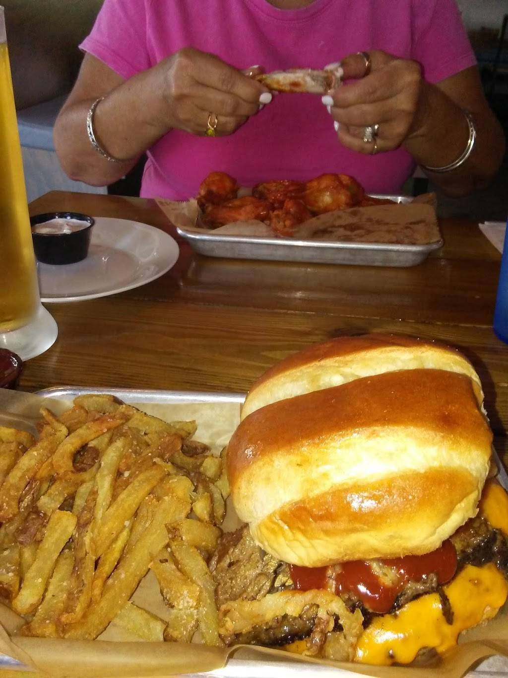 Lincoln And Main Bar Grille | restaurant | 624 N Main St, Urbana, OH 43078, USA | 9375084175 OR +1 937-508-4175