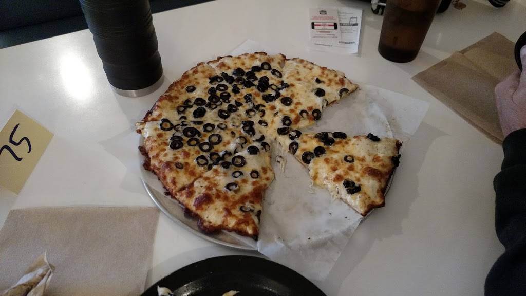 Round Table Pizza | meal delivery | 87 CA-26, Valley Springs, CA 95252, USA | 2097721051 OR +1 209-772-1051