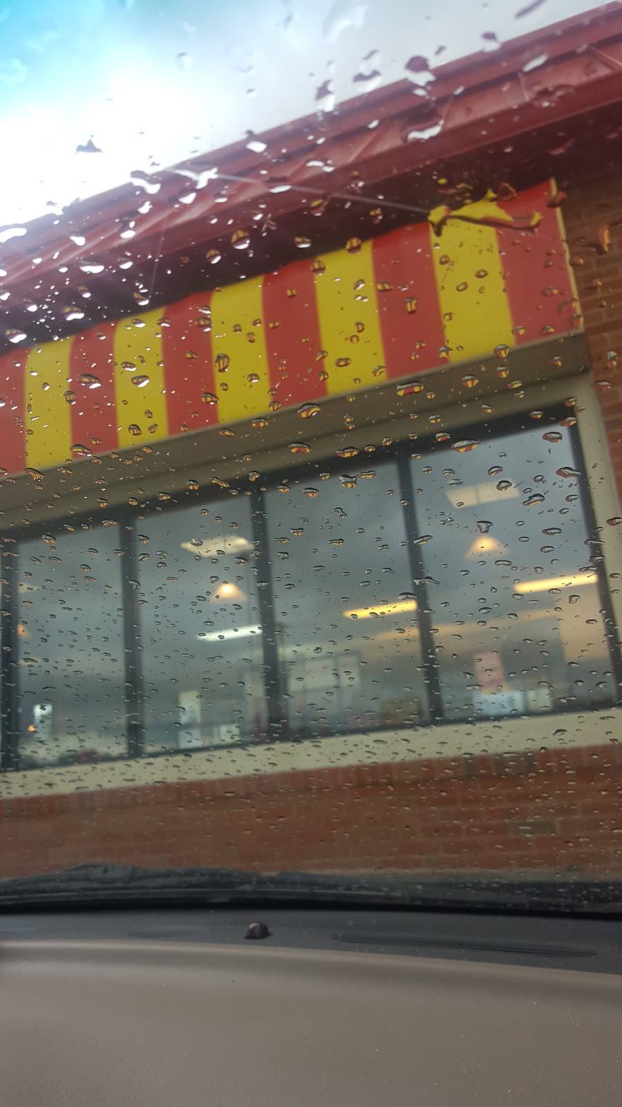 Gold Star Chili | restaurant | 585 Harry Sauner Rd, Hillsboro, OH 45133, USA | 9373934422 OR +1 937-393-4422