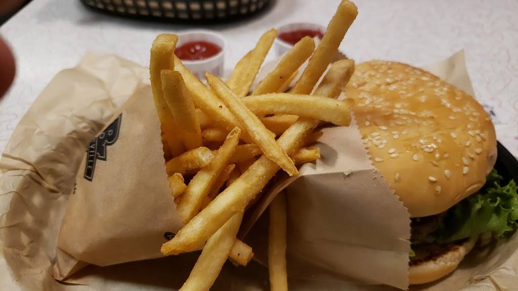 Burgerville | meal takeaway | 1120 Lewis River Rd, Woodland, WA 98674, USA | 3602257965 OR +1 360-225-7965