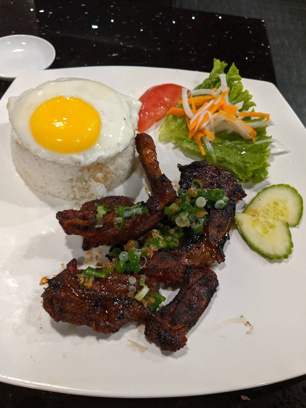 PHO MAMA | restaurant | 515 Dundas St W, Oakville, ON L6M 4M2, Canada | 2897258988 OR +1 289-725-8988