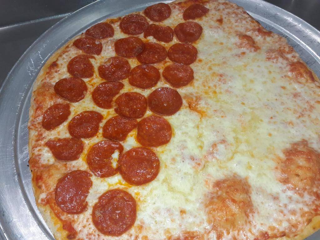 Chum Pizza | restaurant | 9700 SW 40th St, Miami, FL 33165, USA | 7863255453 OR +1 786-325-5453