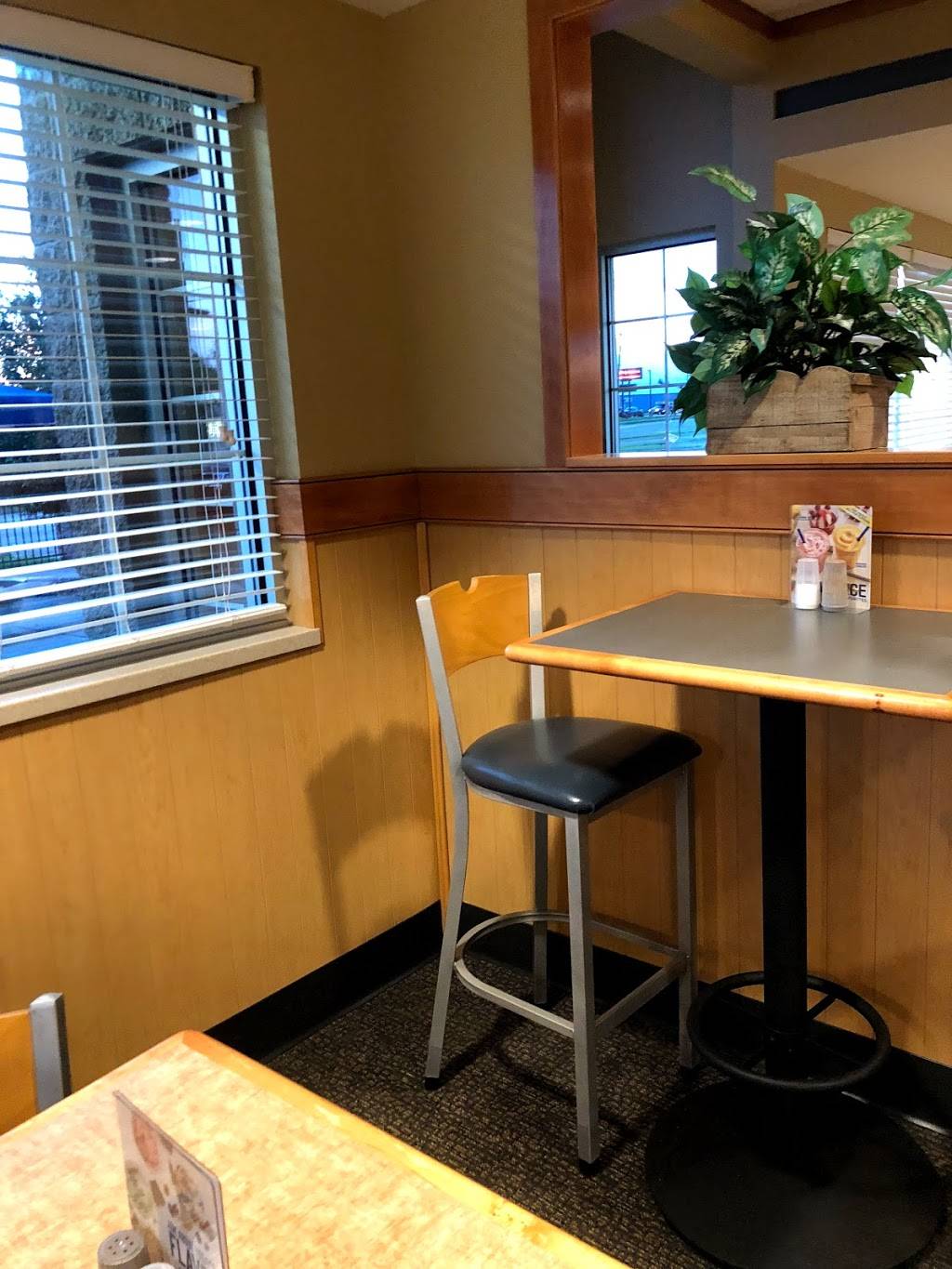 Culvers | restaurant | 2105 Neva Rd, Antigo, WI 54409, USA | 7156274700 OR +1 715-627-4700