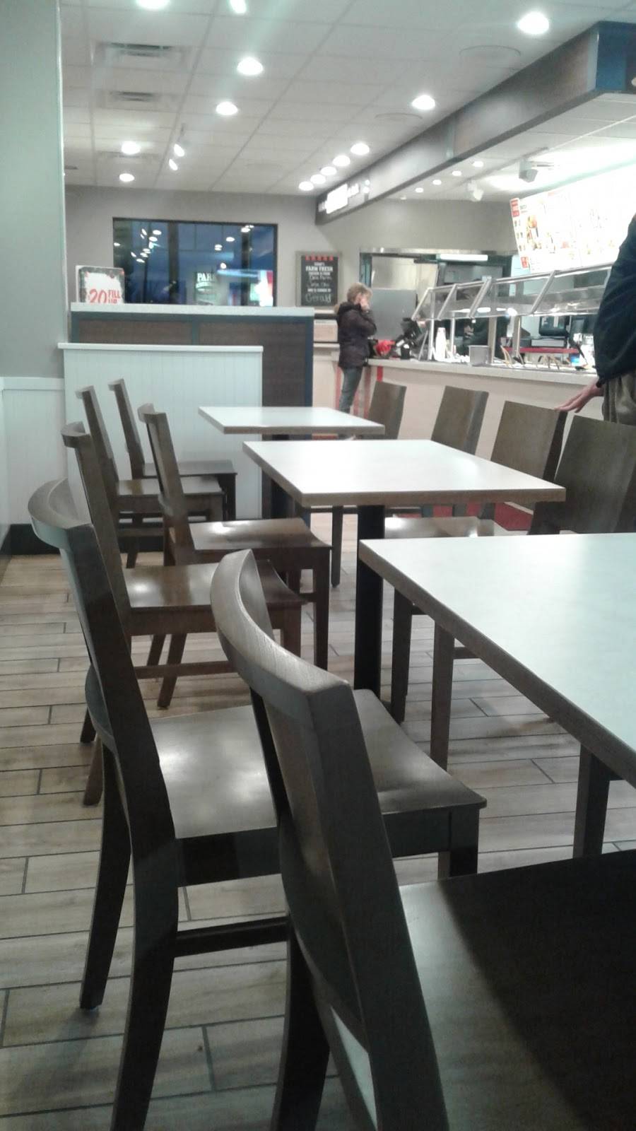 KFC | restaurant | 1595 S Memorial Dr, New Castle, IN 47362, USA | 7655290558 OR +1 765-529-0558