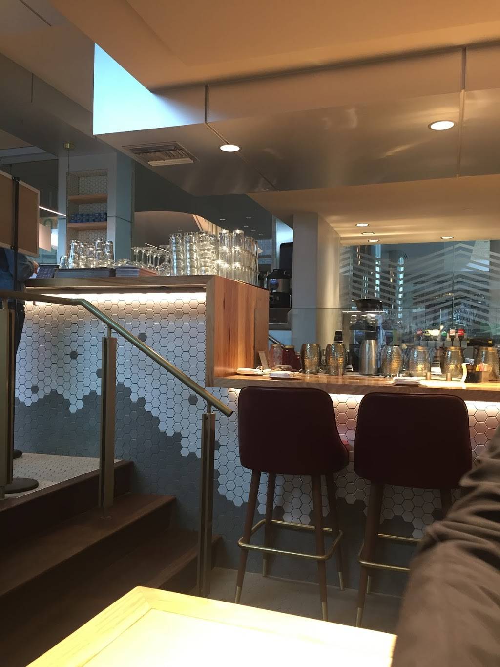 Overeasy | restaurant | 1914 Commerce St, Dallas, TX 75201, USA | 4693208998 OR +1 469-320-8998