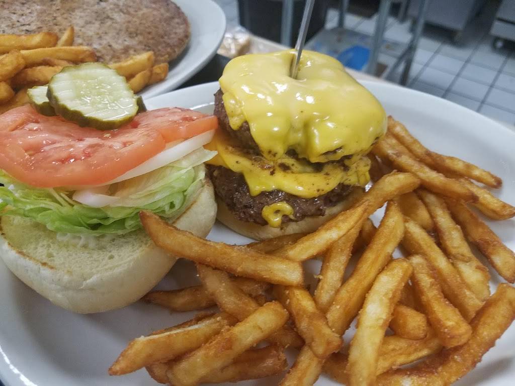 Janie’s Riverview Cafe | restaurant | 1106 W Front St, Buffalo, IA 52728, USA | 5633811555 OR +1 563-381-1555