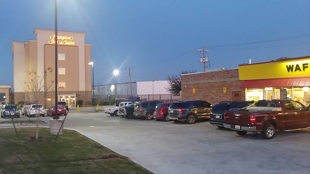 Waffle House | meal takeaway | 2951 US-287, Corsicana, TX 75109, USA | 4307759672 OR +1 430-775-9672