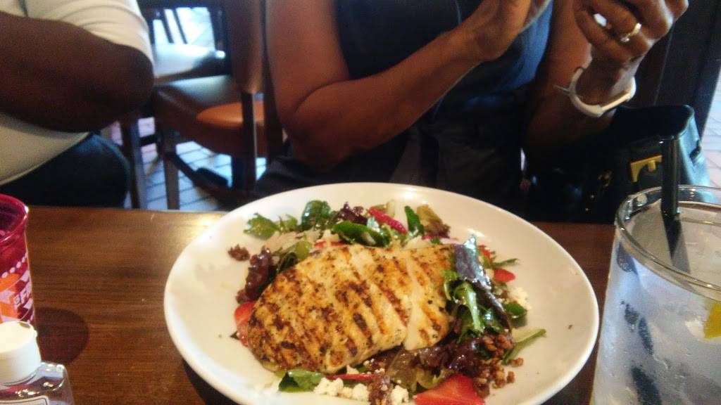 TGI Fridays | restaurant | 409 W W.T.Harris Blvd, Charlotte, NC 28262, USA | 7045488113 OR +1 704-548-8113