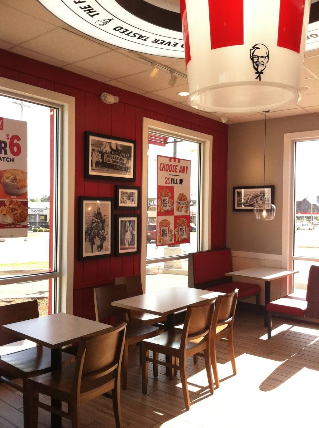 KFC | restaurant | 215 E Sunshine St, Springfield, MO 65807, USA | 4175013572 OR +1 417-501-3572