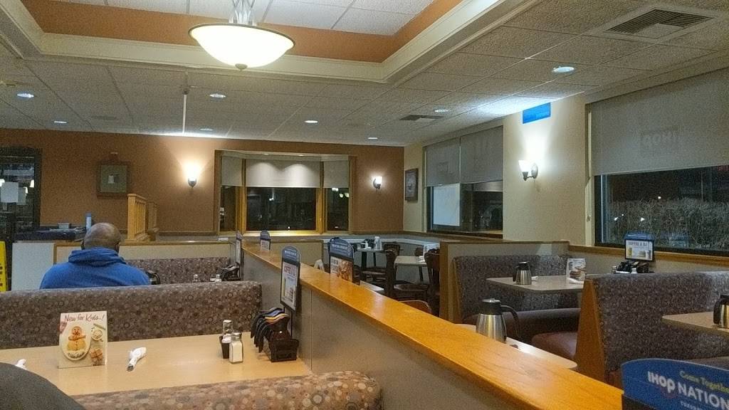 IHOP | bakery | 131 N Annie Glidden Rd, DeKalb, IL 60115, USA | 8155171056 OR +1 815-517-1056