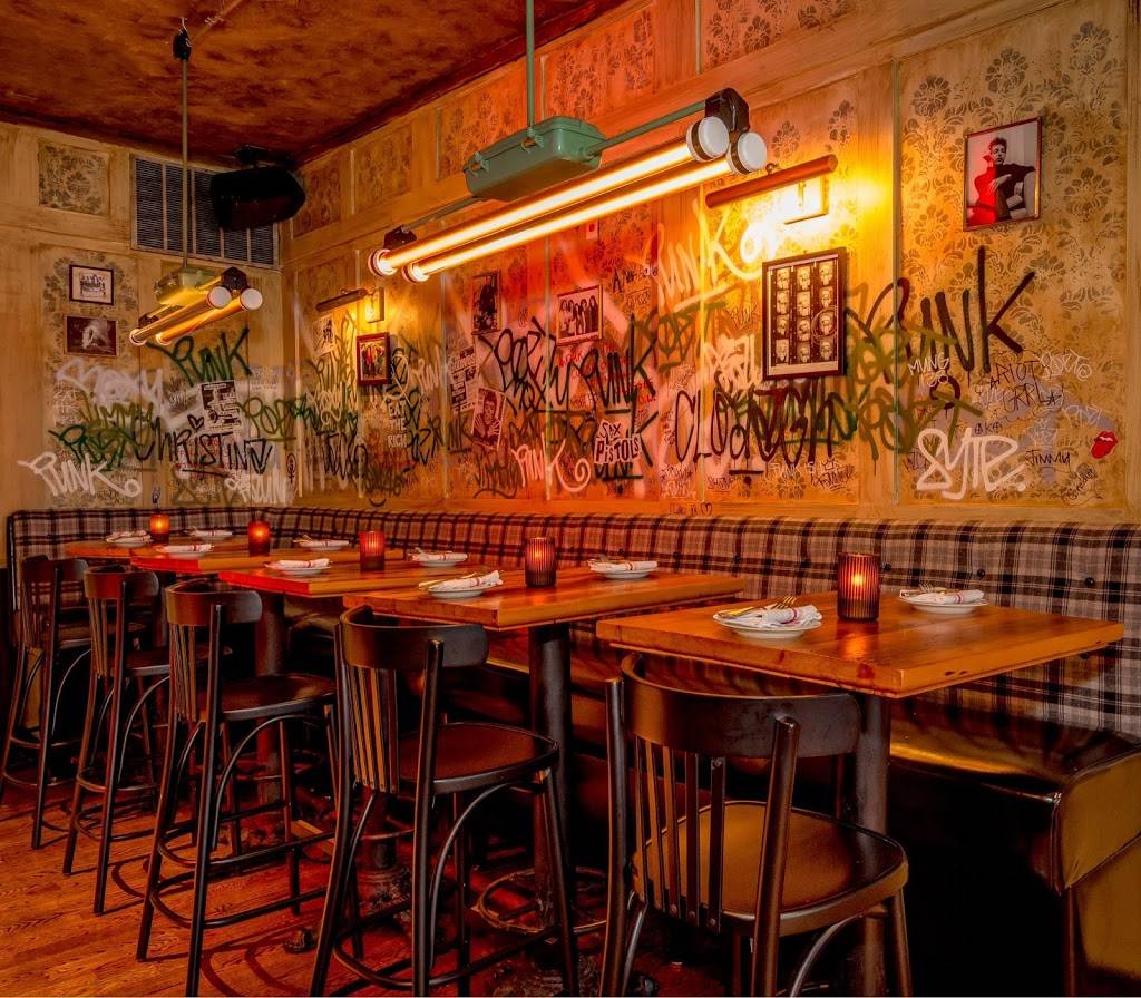 The Playwright Bar | restaurant | 658 E Broadway, South Boston, MA 02127, USA | 6172692537 OR +1 617-269-2537